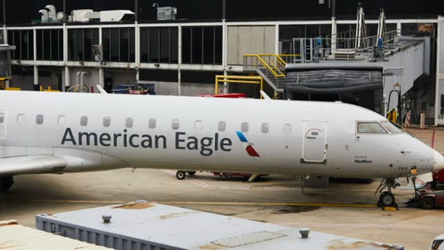 American Airlines sees resilient demand cushioning fuel-price hit