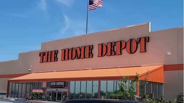 Is Home Depot Stock Best Positioned If Rates Ease in 2026?