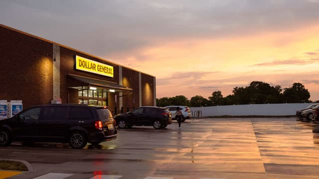 Dollar General (DG) Stock Drops Despite Market Gains: Important Facts to Note