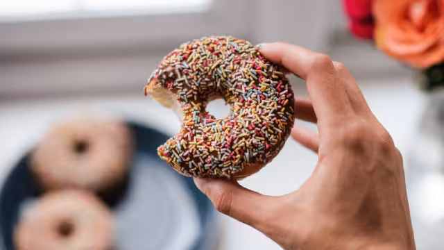 RAVE vs. GTIM: Which Restaurant Stock Belongs in Your Portfolio Today?