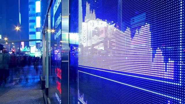 ITUB or CM: Which Is the Better Value Stock Right Now?