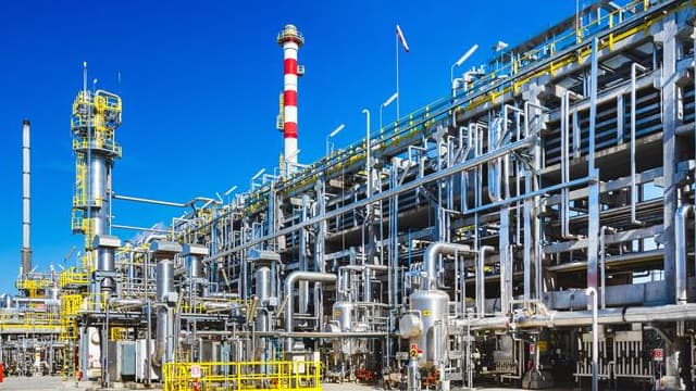 Goldman Sachs Is Very Bullish on 5 Dividend-Paying Energy Superstars