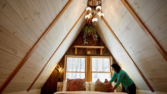 Airbnb, Inc. (ABNB) Laps the Stock Market: Here's Why