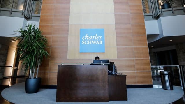 Does Charles Schwab (SCHW) Have the Potential to Rally 29.39% as Wall Street Analysts Expect?