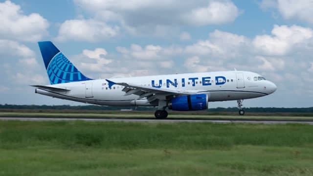 Here Is Why Bargain Hunters Would Love Fast-paced Mover United (UAL)