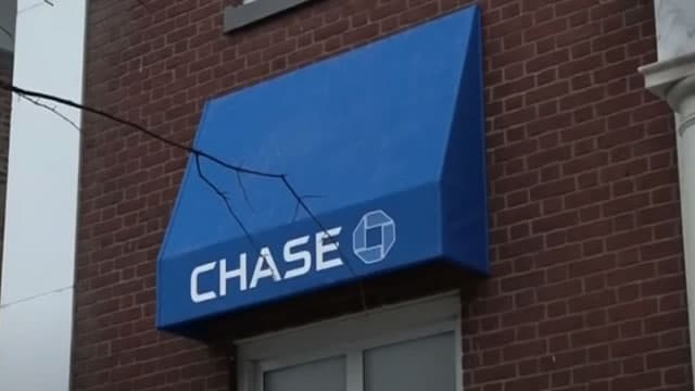 Trump threatens to sue JPMorgan Chase for 'debanking' him