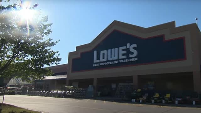 Brokers Suggest Investing in Lowe's (LOW): Read This Before Placing a Bet
