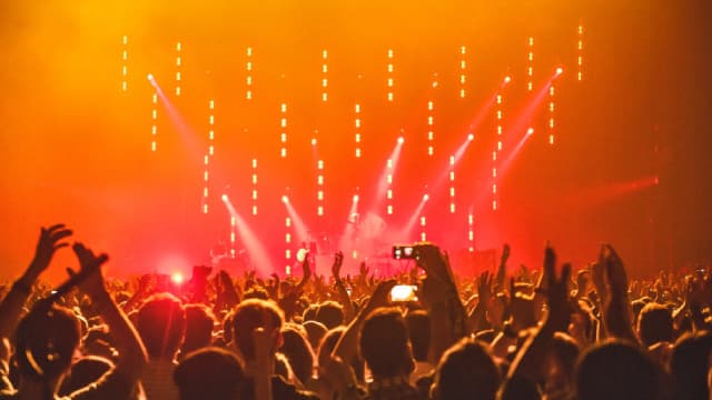 Sphere Entertainment (SPHR) is a Great Momentum Stock: Should You Buy?