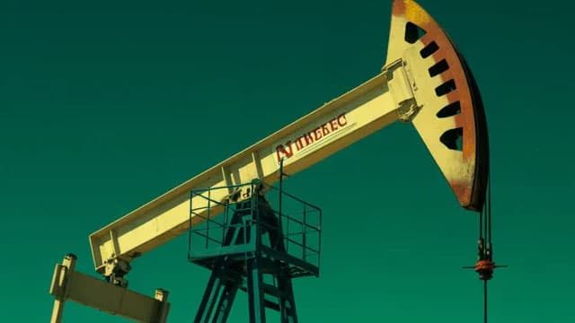 This Oil Stock Beat Exxon and Chevron in 2026. Its Dividend Shrank
