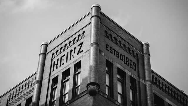 Here's Why Kraft Heinz (KHC) Fell More Than Broader Market