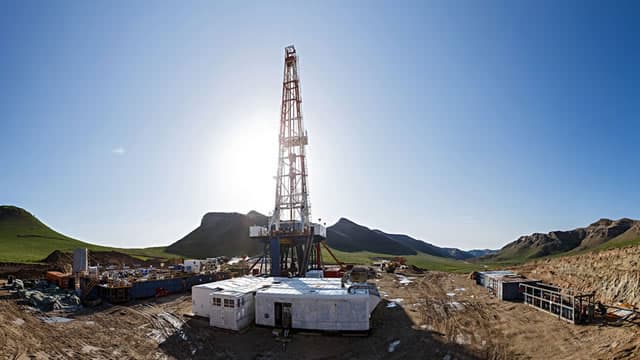 Gulf oil trade, Pentagon's AI usage, Gen Z's analog obsession and more in Morning Squawk