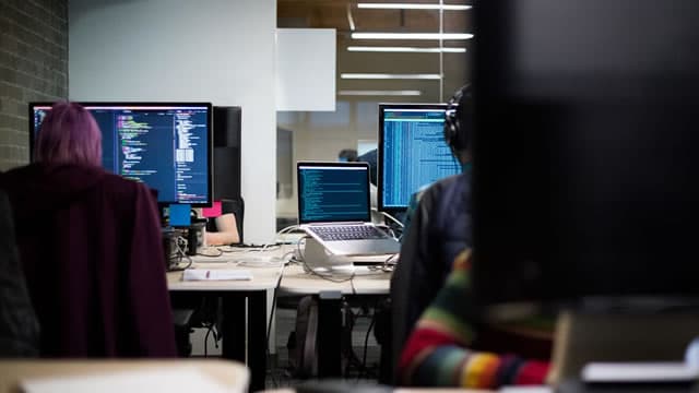 Salesforce's Lukewarm Outlook Fuels AI Disruption Fear