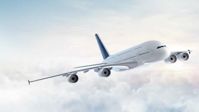 Should Investors Bet on AZUL Stock Despite Reporting a Loss in Q1?