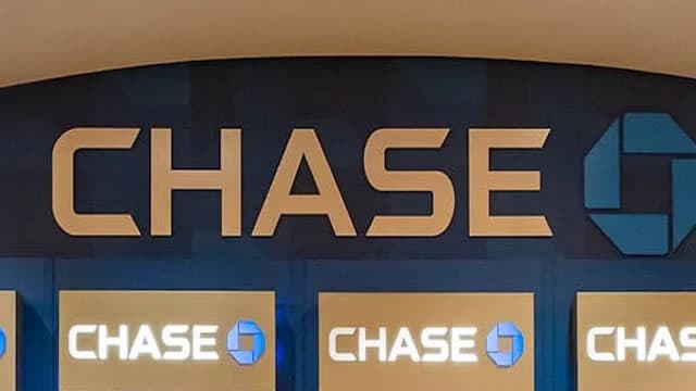 JPMorgan Weighs Opening Card Business to Private Credit