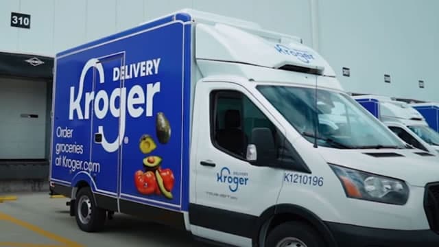 Kroger EVP Mary Ellen Adcock Sells 72,901 Shares for $4.4 Million