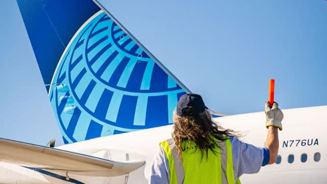 Here's Why United Airlines (UAL) Fell More Than Broader Market
