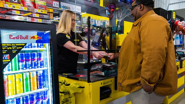 Dollar General Sees Shopper Pressure Persisting, Bets on Value and Delivery Growth