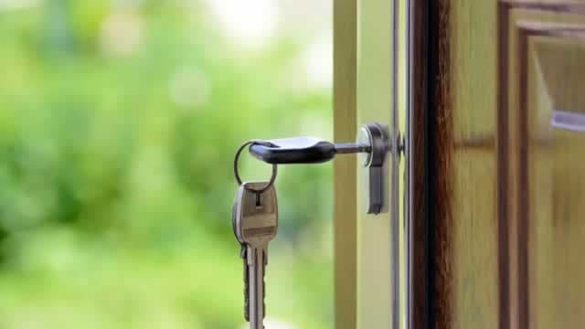 Zillow Stock Near 52-Week Lows: Is It Time to Buy the Dip?