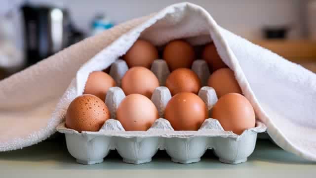 Cal-Maine Foods: Pricing Collapse Crushes EPS, But Diversifying Limits Damage