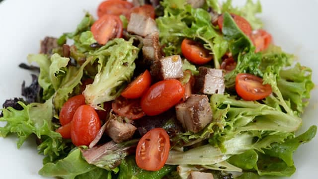 Sweetgreen, Inc. (SG) Stock Declines While Market Improves: Some Information for Investors