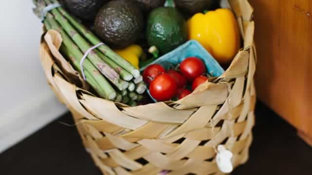 Instacart shares soar as upbeat forecast tempers competition fears