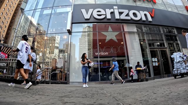 Verizon Seen Leading 2027 Spectrum Auction, With SpaceX Lurking