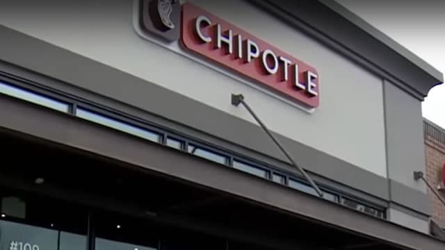 Chipotle Mexican Grill (CMG) Stock Drops Despite Market Gains: Important Facts to Note