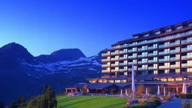 Vail Resorts' biggest investor backs company in fight with activist Oasis