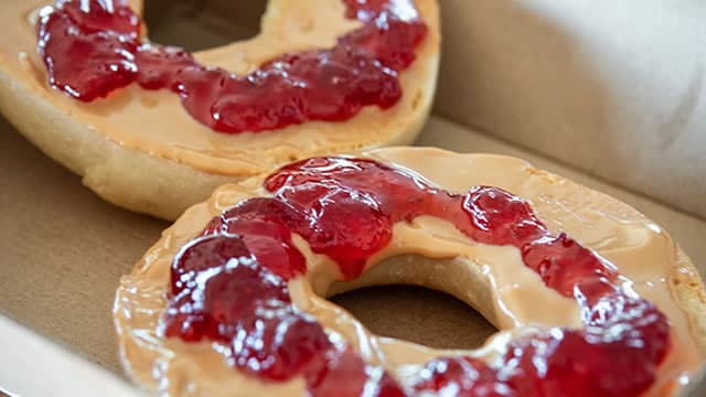 Smucker (SJM) Q3 Earnings and Revenues Surpass Estimates