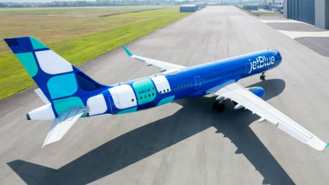 JetBlue raises third-quarter fuel price forecast
