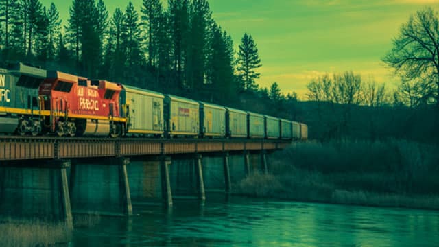 CNI, Amtrak Ink 8-Year Deal to Boost Rail Safety, Reliability