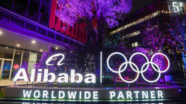 Alibaba Plunges 19.7% YTD: Hold the Stock or Book Profits Now?