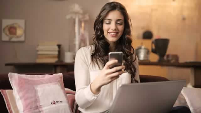 Retail Sales Flat in October, Lower Than Expected