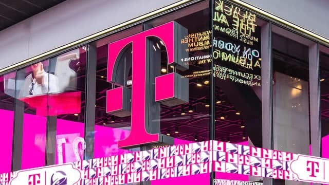T-Mobile's $85 Billion Debt Load Won't Feel the Fed's Rate Hike the Way Wall Street Thinks