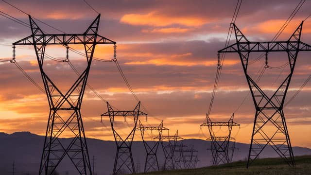 PEG Q1 Earnings Beat Expectations, Revenues Increase Y/Y