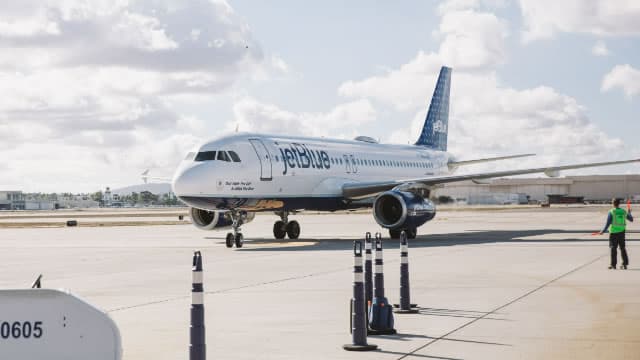 JetBlue to Lure Customers With Its Advanced First Class Services