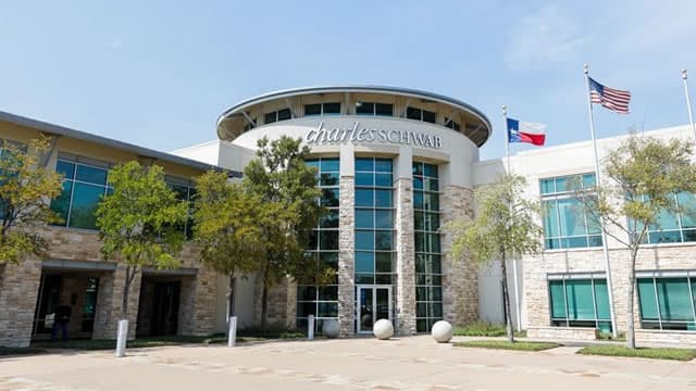 Solid Trading Activity, Growth in NIR to Drive Schwab's Q1 Earnings