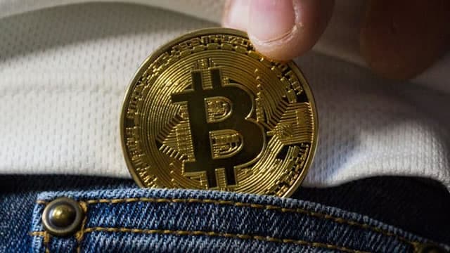 Using Protected Bitcoin ETFs to Manage Crypto Volatility