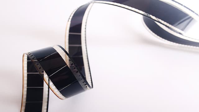 Are Investors Undervaluing Fox (FOXA) Right Now?