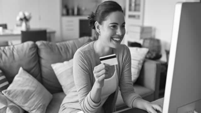 Is Land's End (LE) Stock Outpacing Its Retail-Wholesale Peers This Year?