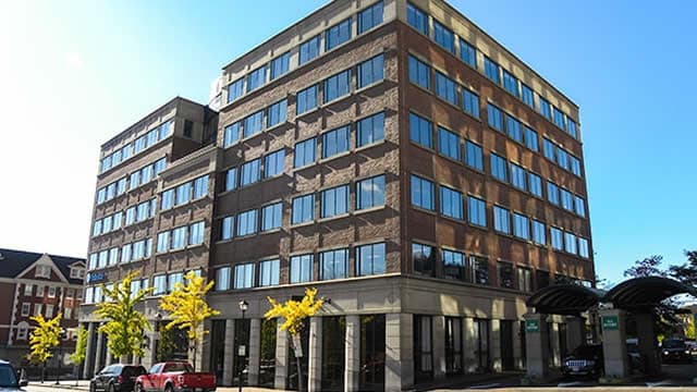 Macerich (MAC) Q4 FFO Beat Estimates