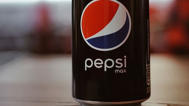 Pepsi loses more ground in the soda wars, as KFC switches to Coke