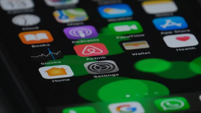 Here's Why Airbnb, Inc. (ABNB) Fell More Than Broader Market