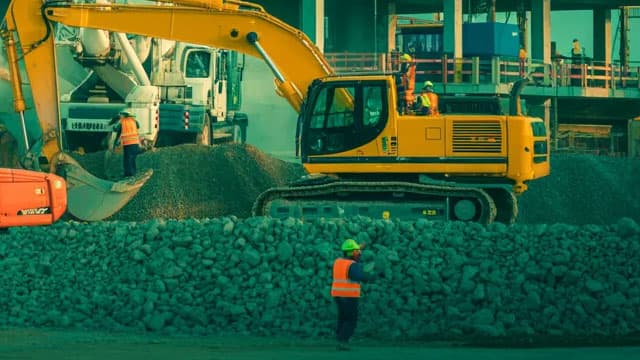 Can MasTec Balance Margin Expansion With Aggressive Growth Targets?