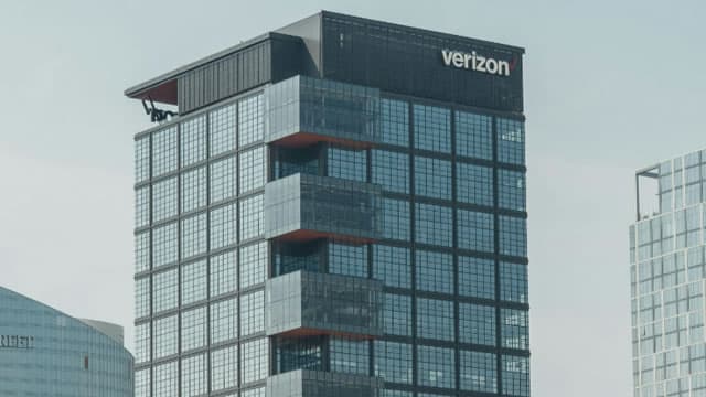Can Verizon's Latest Motorola Device Offers Drive Customer Growth?