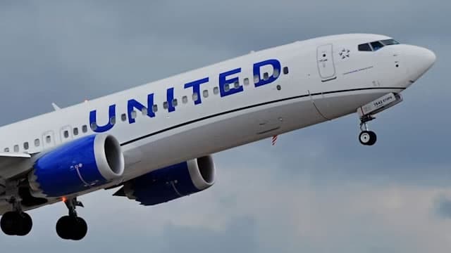 United Airlines (UAL) Declines More Than Market: Some Information for Investors