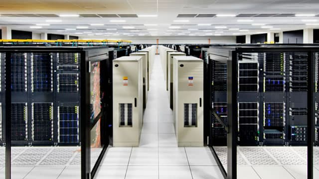 IBM: Should Investors Buy the 25% Crash in the Stock or Stay Away?