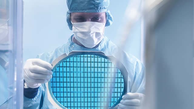 ASML (ASML) Stock Slides as Market Rises: Facts to Know Before You Trade