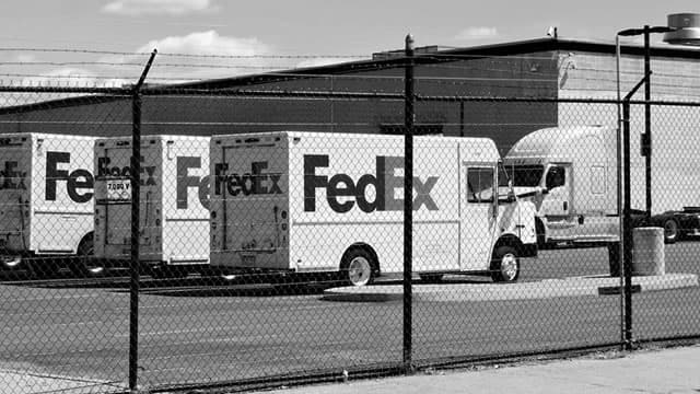 FDX Banking on Cost Cuts Amid Top-Line Woes: What Lies Ahead?