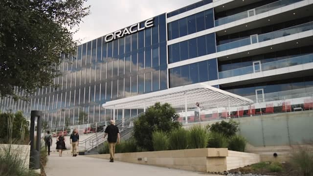 Oracle Stock Is Down 60%: Why Its AI Cloud Explosion Makes It a Compelling Buy